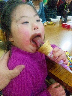 すごい顔 メイちゃんとトトロみたいなパパ